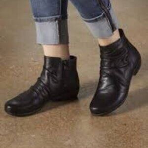 Walking Cradles Women's 10.5 WW Esme Black Leather Ruched Ankle Booties